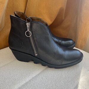 Fly London Poro Black Leather Wedge Ankle Boots with Side Zipper Size 10 EU 41